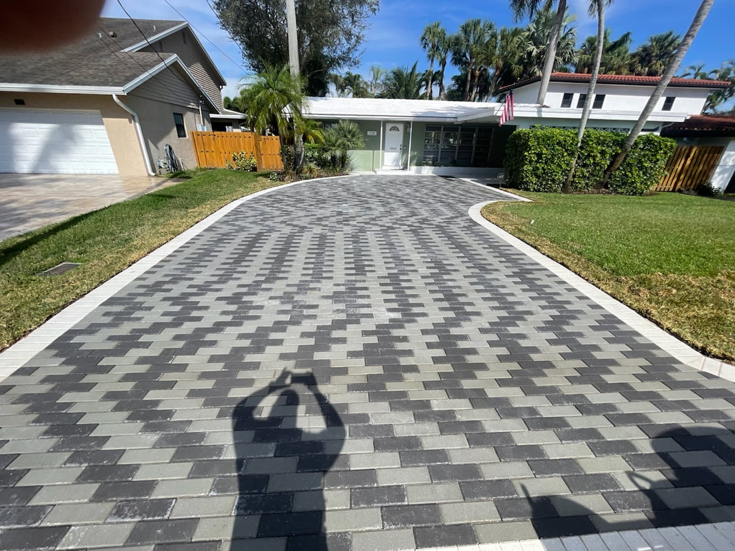 Picture of a finished driveway paver project in Fort Lauderdale, FLPicture
