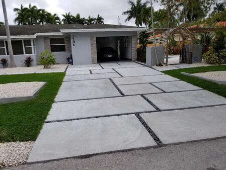 picture of large concrete driveway pavers in Fort Lauderdale, Florida done by Fort Lauderdale PaversidaPicture